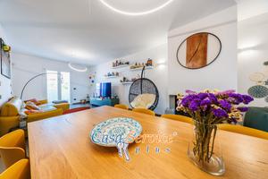 Prestigiosa Proprietà Indipendente con Vista Mare