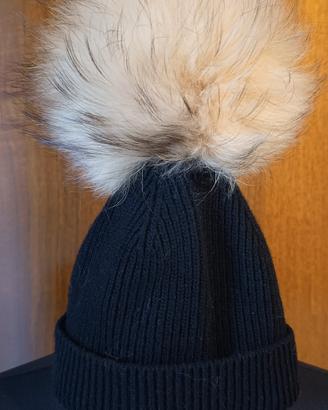 Cappello con PON pon beige e nero