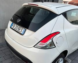 Lancia y 2015