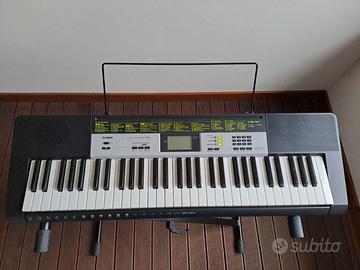 Tastiera Casio LK135 e supporto Rockjam Xfinity