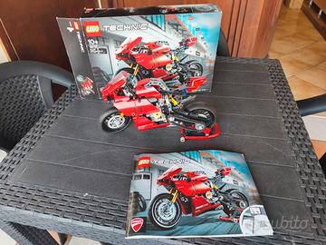 LEGO Technic  Ducati Panigale V4 R, scatola, istr.
