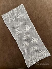 Centrino ad uncinetto rettangolare