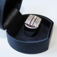 Anello in argento con cristalli