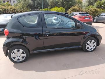TOYOTA AYGO 998 CLIMA RADIO