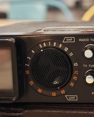 televisore/radio portatile vintage JVC P-100EUC