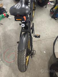 bici elettrica argento 