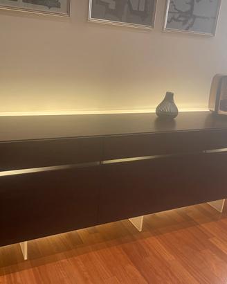 Madia di design con illuminazione integrata