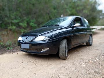 lancia y 