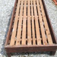 Vecchia base per divano o letto