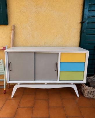 Credenza vintage colorata – 150 €