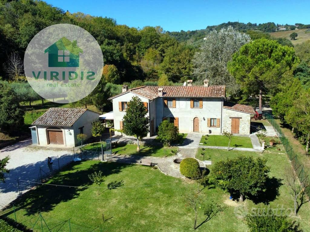 Villa di 307 m² con più di 5 locali e box auto dop