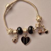 Bracciale stile Pandora con ciondoli