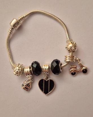 Bracciale stile Pandora con ciondoli