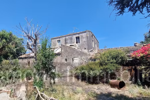 Antico casale con terreno a Carrubba di Giarre