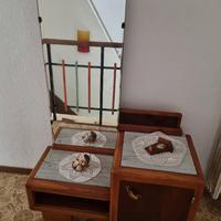 Comodini vintage del 900 con specchiera 