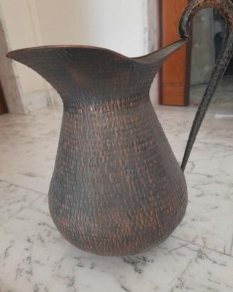 Anfora cesellata in rame