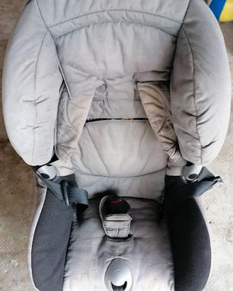 Seggiolino per bimbi in  auto