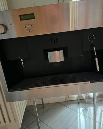 Macchina del caffè ad incasso Miele cva620