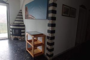 Uscio QUADRILOCALE arredato con due balconi