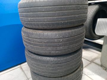 4 gomme  215 55 /R17 Good year 