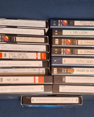 Lotto 18 vhs con film di Totò registrati da tv