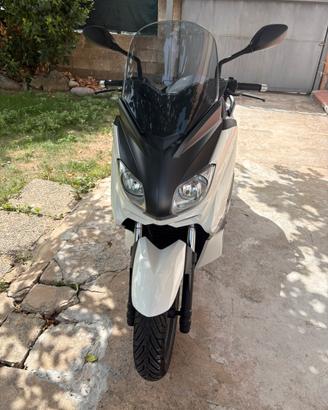 YAMAHA XMAX 125