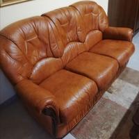 Due Poltrone più Divano di pelle