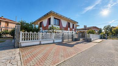 VILLA UNIFAMILIARE SU UN UNICO PIANO A ROBASSOMERO