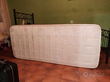letto singolo con materasso