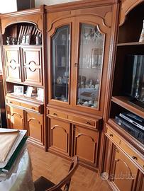 Mobili e porte in condizioni perfette.