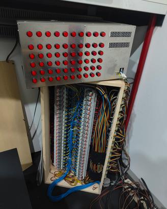 Selettore casse con pan di controllo autocostruito