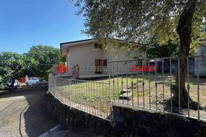 Villa o villino Aci Sant'Antonio [Cod. rif 004VRG]