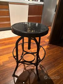 Sgabello in ferro stile indistriale