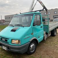 Iveco Daily 35-10 con gru