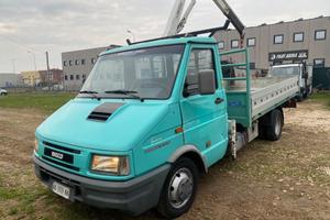 Iveco Daily 35-10 con gru