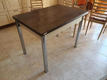 Tavolo Luigi Montella