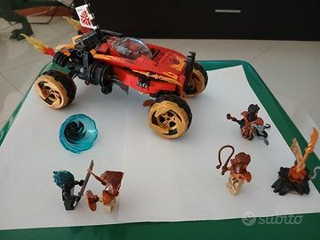 lego ninjago con auto del ninja rosso