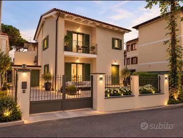 Villa di 212 m² con più di 5 locali e box auto a P
