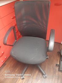 sedia ufficio nera con ruote