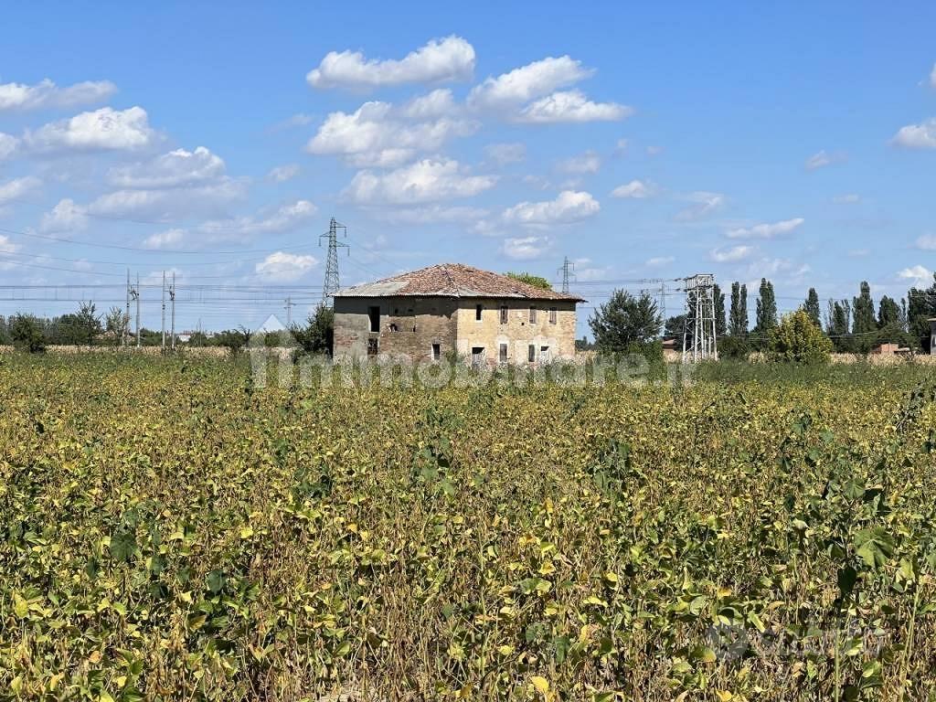 Rustico / Casale di 695 m² con 4 locali e box auto - Vista 2