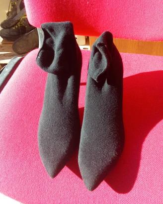 Scarpe con tacco e Calzini neri a punta 37