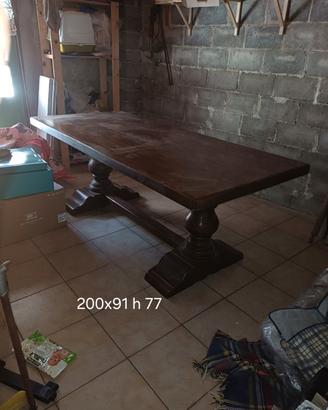 tavolo in legno massiccio 