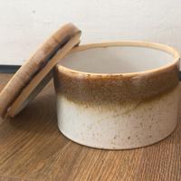 scatola in ceramica con coperchio