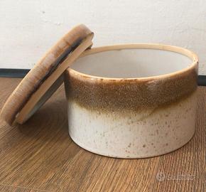 scatola in ceramica con coperchio