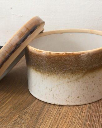 scatola in ceramica con coperchio