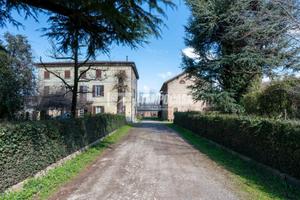 Casa indipendente con ampi spazi vicino al centro