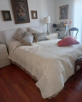 Letto matrimoniale + rete doghe legno