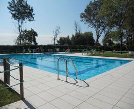 Fronte mare Cometa con piscina
