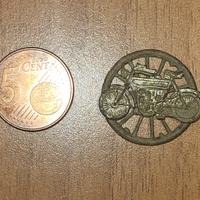 Cimelio motociclistico dimenticato Spilla d'epoca