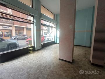 Zona corso torino: negozio con servizio